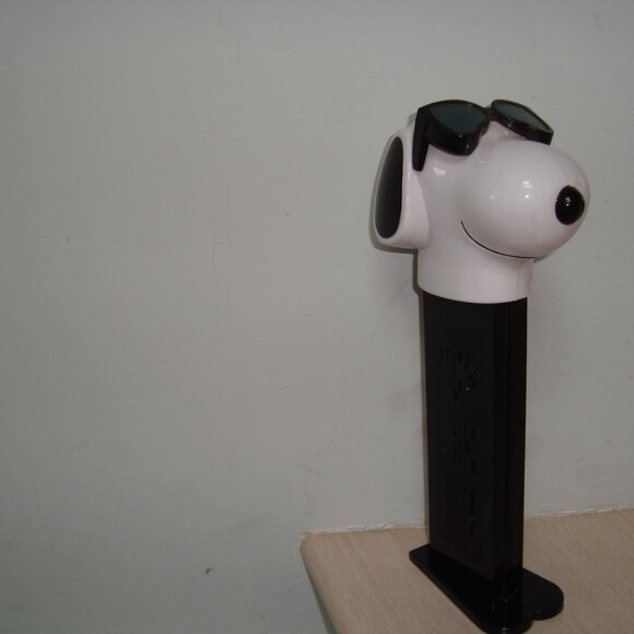 Pez Dispenser Large Musical Peanuts Snoopy Joe Cool - Picture 3 of 4